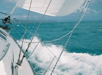 Sailing-tips-in-the-whitsundays-Unfurling-the-head-sail-400x258